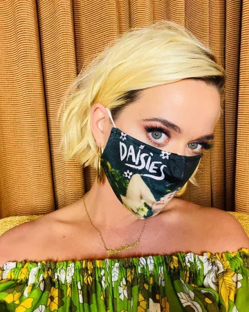 The long dress printed in cotton of Katy Perry on his account Instagram @katyperry