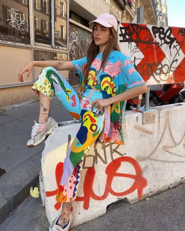 The shirt Miranda Makaroff x Desigual worn by Clara Berry on his account Instagram @clara.berry