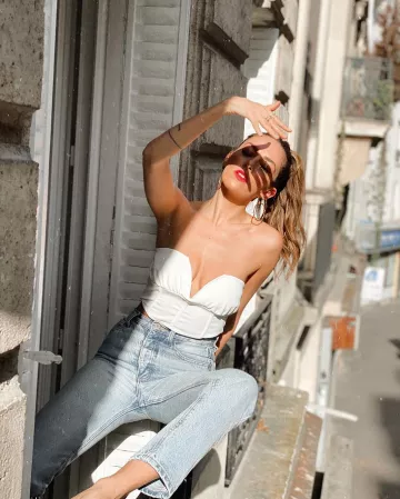 El crop top bustier usado por Amelie Dias en su cuenta de Instagram @amelie.dias