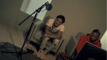 Nike Jordan 5 Retro Sunset usado por YoungBoy Never Broke Again en Racks En video musical de Rich The Kid