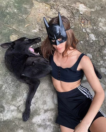 The black shorts Adidas Clara Berry on his account Instagram @clara.berry