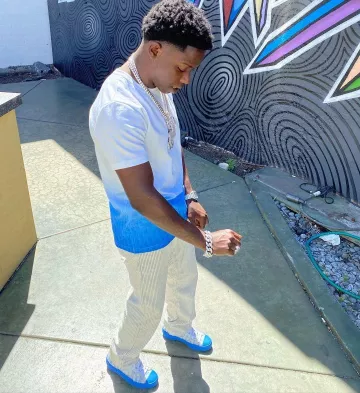 Dior White & Blue Gra­di­ent Jer­sey T shirt worn by Jack Boy on his Instagram account @1804jackboy