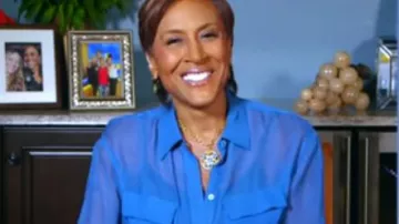 Equipo Signature Silk Shirt usado por Robin Roberts en Good Morning America 27 de mayo de 2020