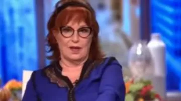 Eli tahari Denise Dentelle Chemisier porté par Joy Behar sur Le point de Vue le 27 Mai 2020