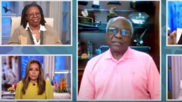 Stine Goya Char­treuse Hes­per Knit­ted Sweater worn by Sunny Hostin on The View May 26, 2020