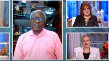 Kobi Halperin Yasmina Blouse en Soie porté par Joy Behar sur Le point de Vue le 26 Mai 2020