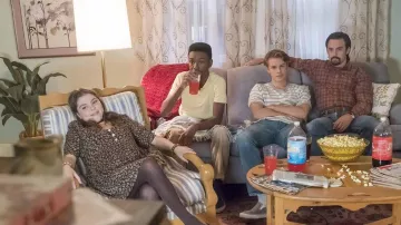 Los pantalones beige usados por Randall (Niles Fitch) en This Is Us (S02E03)