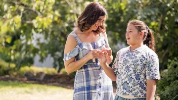 The darling blue worn by Kate (Mackenzie Hancsicsak) in This Is Us (S02E05)