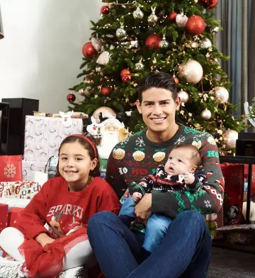 The blue jeans worn by James Rodriguez on his account Instagram @jamesrodriguez10