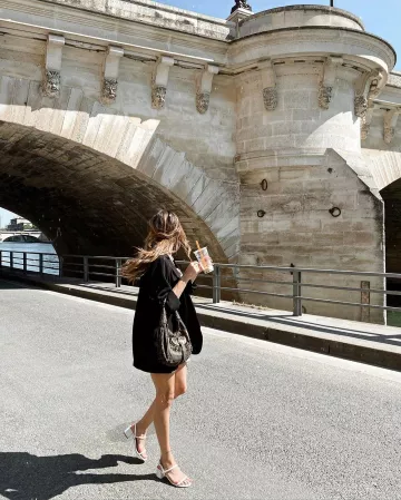El bolso de tela Fendi que lleva Amelie Dias en su cuenta de Instagram @amelie.dias