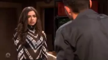 Afrmer Zadie Semi Sheer col Roulé porté par Ciara Brady (Victoria Konefal) comme on le voit sur les Jours de Notre Vie 28 Mai 2020