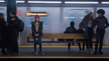 Converse All Star Sneakers porté par Darby (Anna Kendrick) dans la Vie de l'Amour Saison 1 Episode 1
