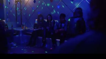 Noir Cheville Bottes portées par Darby (Anna Kendrick) dans la Vie de l'Amour Saison 1 Episode 1