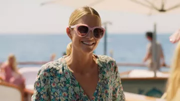 Taylor Morris Invidia Rose C5 lunettes de soleil portées par Daphné Eltham (Poppy Delevingne) à la Riviera (S02E01)