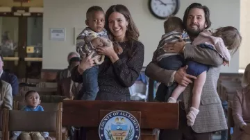 Le pantalon marron porté par Jack Pearson (Milo Ventimiglia) dans This Is Us (S02E07)