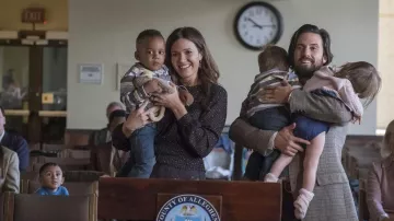 Le blazer beige à motif pied de poule porté par Jack Pearson (Milo Ventimiglia) dans This Is Us (S02E07)