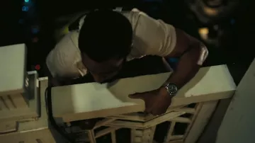 La montre Hamilton Jazzmaster Seaview Chrono portée par John David Washington dans Tenet