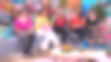 The shoes golden Faustine Bollaert in It starts today