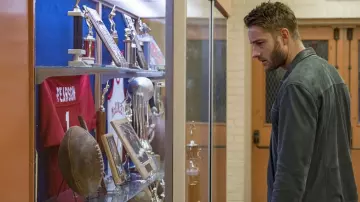 La veste verte portée par Kevin Pearson (Justin Hartley) dans This Is Us (S02E08)
