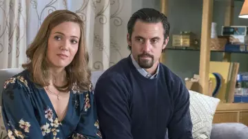 La camisa azul usada por Jack Pearson (Milo Ventimiglia) en This Is Us (S02E08)
