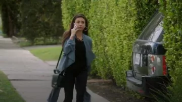 La gabardina Bcbgmaxazria usada por Haley Dunphy (Sarah Hyland) Modern Family (Temporada 9 Episodio 21)