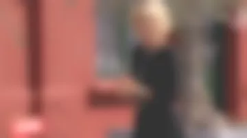 El cuerpo negro desnudo de Sophie Davant en Affaire conclue