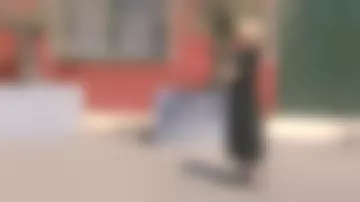 Las sandalias negras de Sophie Davant en Affaire conclue