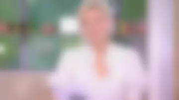 Mangas de globo de blusa a rayas de Anne-Élisabeth Lemoine en C à Vous