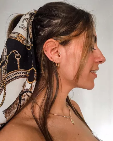El pañuelo estampado que lleva Amelie Dias en su cuenta de Instagram @amelie.dias