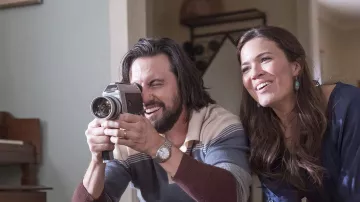 Earrings with green stone pendant worn by Rebecca Pearson (Mandy Moore) in This Is Us (S02E09)