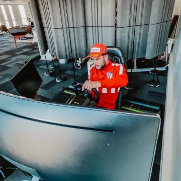 Le haut de survêtement de l’Atletico Madrid porté par Lebouseuh  sur son compte Instagram @levraibouseuh 