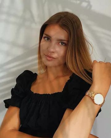 El crop top negro que lució Juste Zoé en su cuenta de Instagram @justezoe_ytb