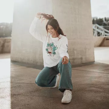 Le pull Rick et Morty blanc porté par EnjoyPhoenix sur son compte Instagram @enjoyphoenix