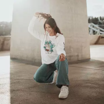 The sweater Rick and Morty white worn by EnjoyPhoenix on his account Instagram @enjoyphoenix