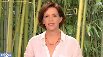 The white shirt of Nathalie Renoux in The 19:45 M6