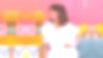 La camisa blanca de Faustine Bollaert en It Starts Today en junio de 2020