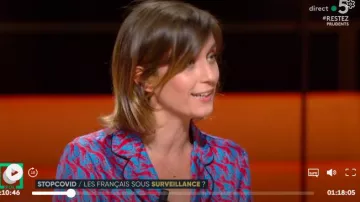 The silk shirt short-printed all-over Sandro de Camille Girerd in C policy the 31.05.2020