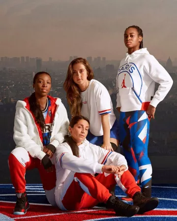 Le top à manches courtes PSG x Jordan sur le compte Instagram de @jumpman23