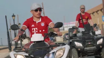 The red jerseys of Bayern Munich carried by RK in his clip Tierquar