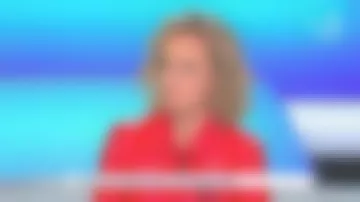 Vestido de piel de cordero de Caroline Roux en C dans l'air el 01.06.2020