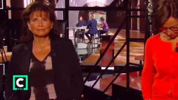 The blouse, loose cut V-neck and 3/4 sleeves worn by Anne Sinclair in C policy the 31.05.2020