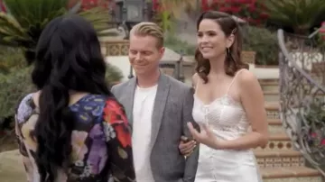 Vestido camisole usado por Ramona (Shelly Henning) en Dollface (Temporada 1 Episodio 10) 
