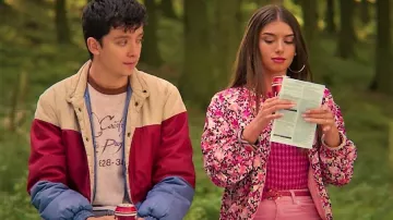 Floral Veste portée par Ruby Matthews (Mimi Keene) dans l'Éducation Sexuelle (S02E07)