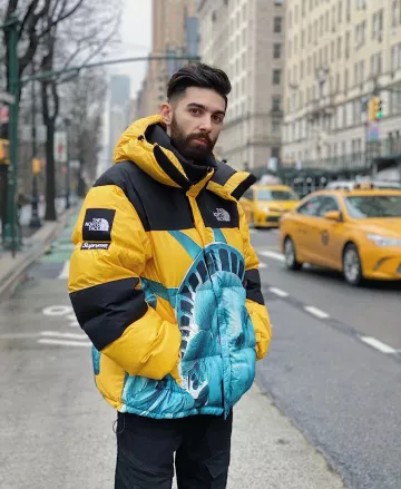 La chaqueta Supreme x The North Face down usada por So Style en su cuenta de Instagram @sostyle_off