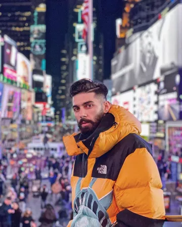 La chaqueta Supreme x The North Face down usada por So Style en su cuenta de Instagram @sostyle_off