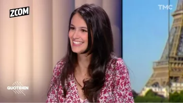 La robe imprimée de Lilia Hassaine dans Quotidien