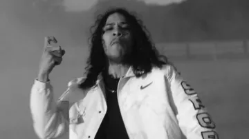 The white jacket Nike worn by Hatik in his clip Ali