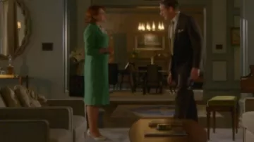 Blanc chaussures a talons hauts portés par Beth Ann Stanton (Ginnifer Goodwin) dans lesquelles les Femmes Tuent (S01E08)