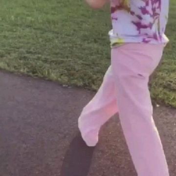 The pants pink as worn by Millie Bobby Brown on his account Instagram @milliebobbybrown