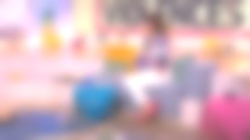 The stilettos lacquer red of Faustine Bollaert in It starts today the 02.06.2020